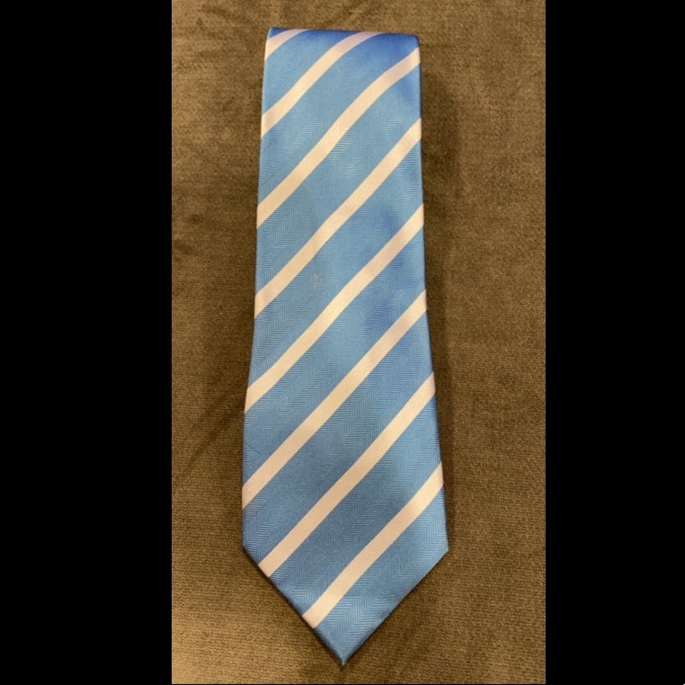 Stafford Men’s silk tie.